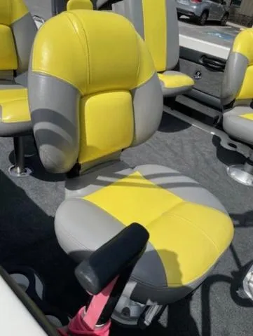 Slide: The Image of Ranger 1850 RS 2010 - 6