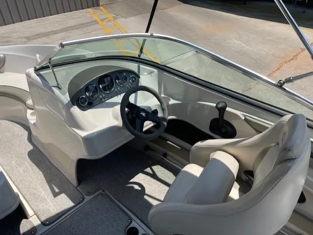 Slide: The Image of Sea Ray 205 Sport 2005 - 6