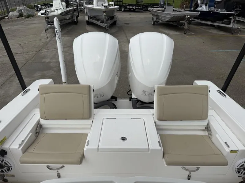 Slide: The Image of Everglades 273 Center Console 2021 - 10