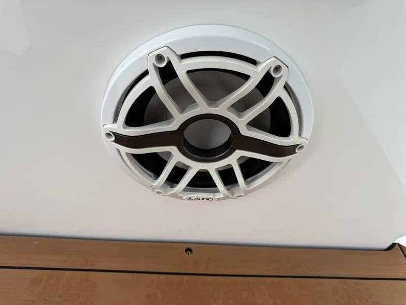 Slide: The Image of Everglades 273 Center Console 2021 - 11