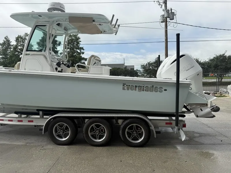 Slide: The Image of Everglades 273 Center Console 2021 - 5