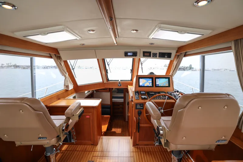 Slide: The Image of Interior of 2008 Grand Banks EASTBAY 39 SX yacht with navigation equipment and leather seating. - 10