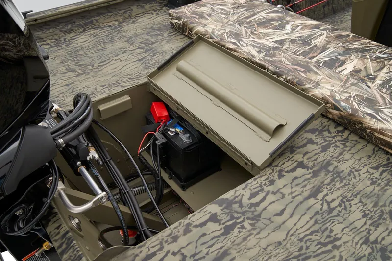 Slide: The Image of Tracker Grizzly 1860 CC 2025 - 35