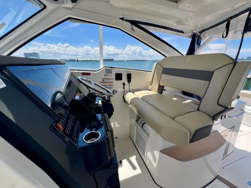 Slide: The Image of Pursuit DC 365 Dual Console 2021 - 8