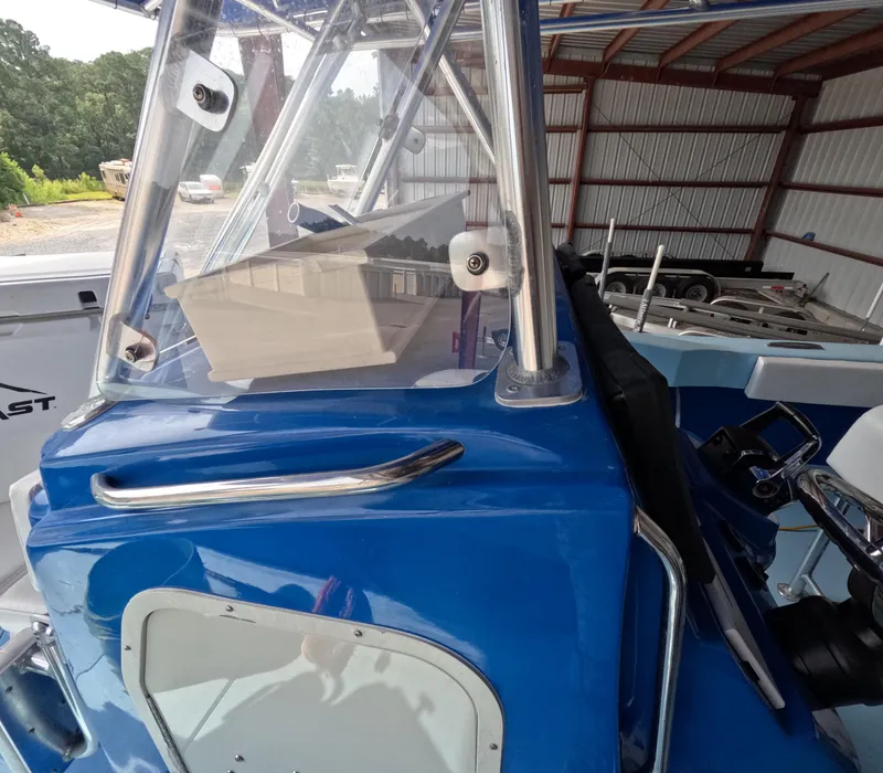 Slide: The Image of Outboard motor on 2022 Eastward 30 boat, Mercury engine, on calm water. - 13