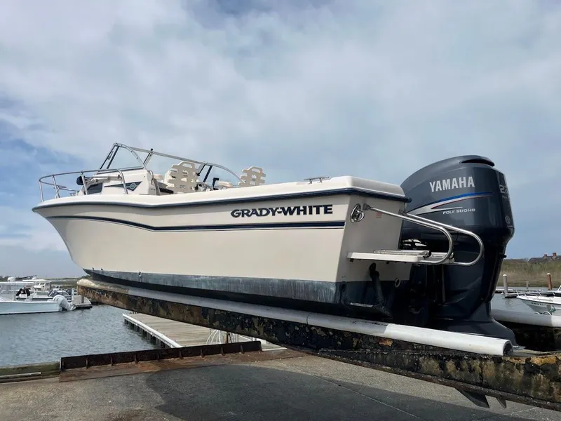 Slide: The Image of Grady-White Seafarer 226 2005 - 18