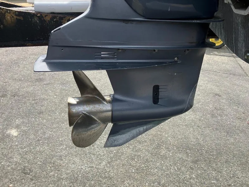 Slide: The Image of Grady-White Seafarer 226 2005 - 21