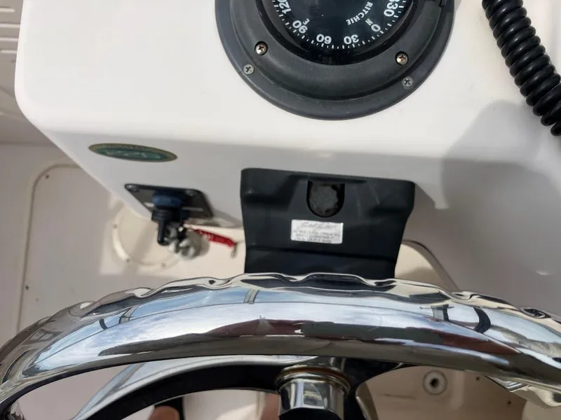 Slide: The Image of Grady-White Seafarer 226 2005 - 30