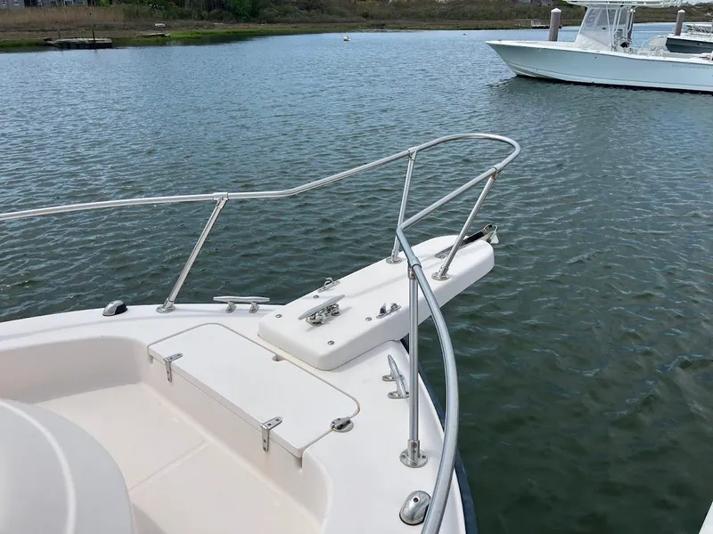 Slide: The Image of Grady-White Seafarer 226 2005 - 8