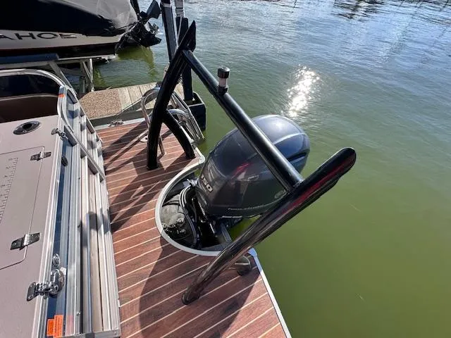 Slide: The Image of Pontoon boat Xcursion X21F 2015 with outboard motor on water. - 22