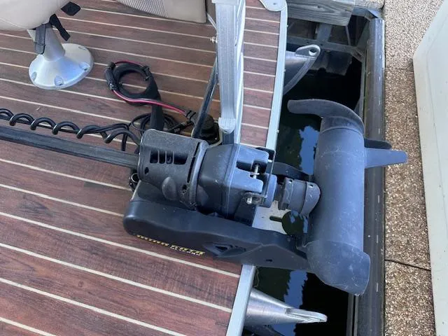 Slide: The Image of Trolling motor on 2015 Xcursion X21F boat deck, near water. - 24