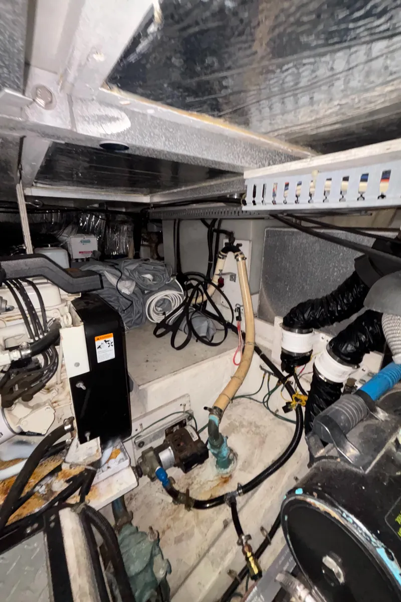 Slide: The Image of Carver 396 Aft Cabin Motor Yacht 2001 - 89