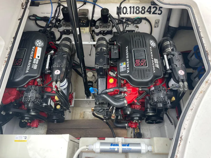 Slide: The Image of Engine compartment of 2006 Four Winns 318 Vista with dual Volvo Penta 5.0 GXi engines. - 33