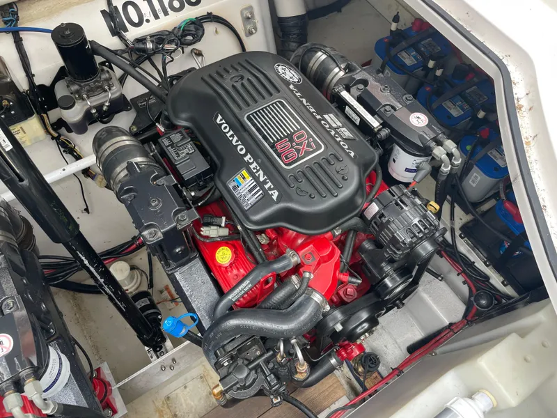 Slide: The Image of Engine compartment of 2006 Four Winns 318 Vista with Volvo Penta 5.0 GXI engine. - 34