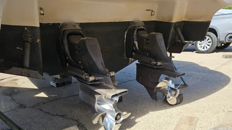 Slide: The Image of 2006 Four Winns 318 Vista boat with dual propellers on a trailer. - 9