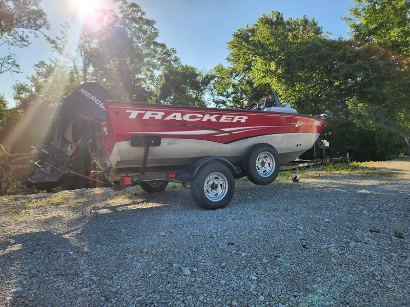 Slide: The Image of Tracker Pro Guide V 16 2012 - 3