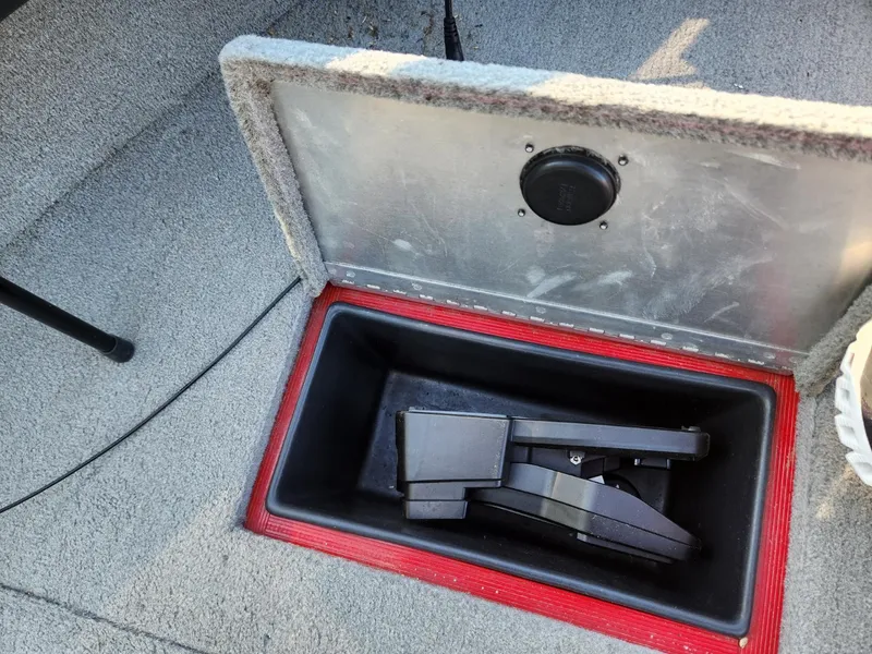 Slide: The Image of Tracker Pro Guide V 16 2012 - 8