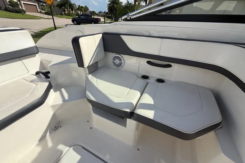 Slide: The Image of 2018 Sea Ray SPX 190 boat interior with white seating and cup holders. - 18