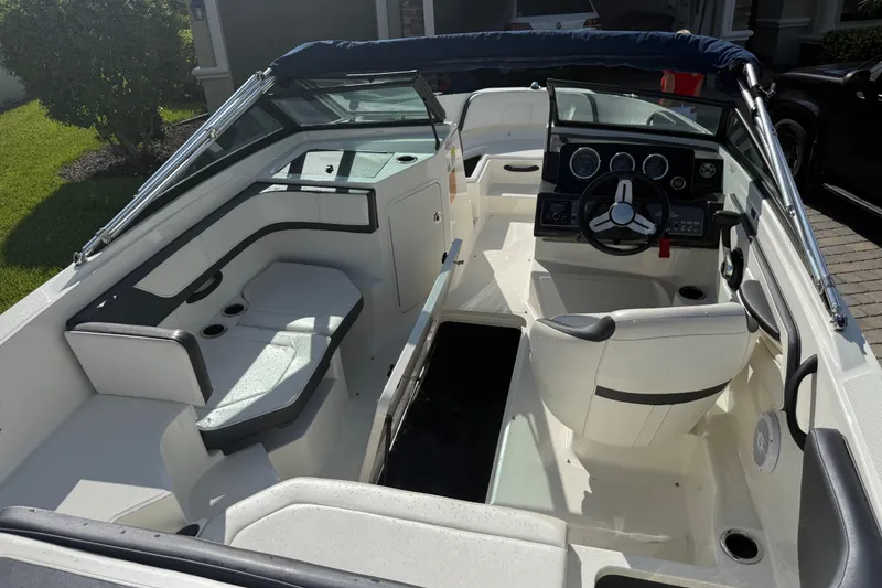 Slide: The Image of 2018 Sea Ray SPX 190 boat interior with seating and steering console. - 9