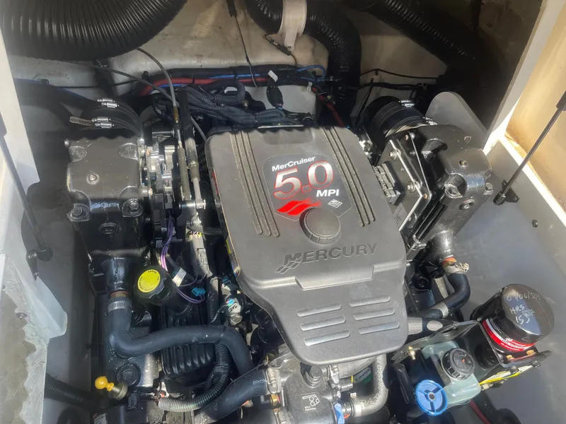 Slide: The Image of Engine of a 2005 Sea Ray 220 Sundeck with MerCruiser 5.0 MPI. - 8