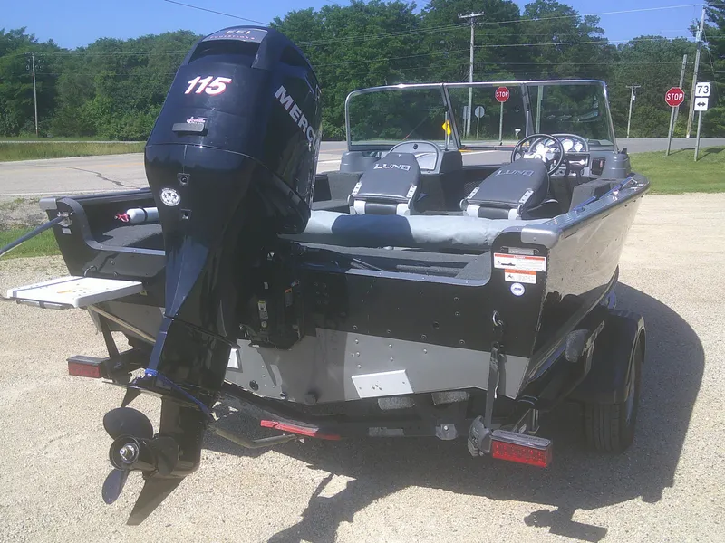 Slide: The Image of Lund 1825 Explorer Sport 2011 - 15