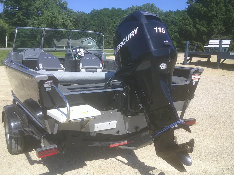 Slide: The Image of Lund 1825 Explorer Sport 2011 - 16