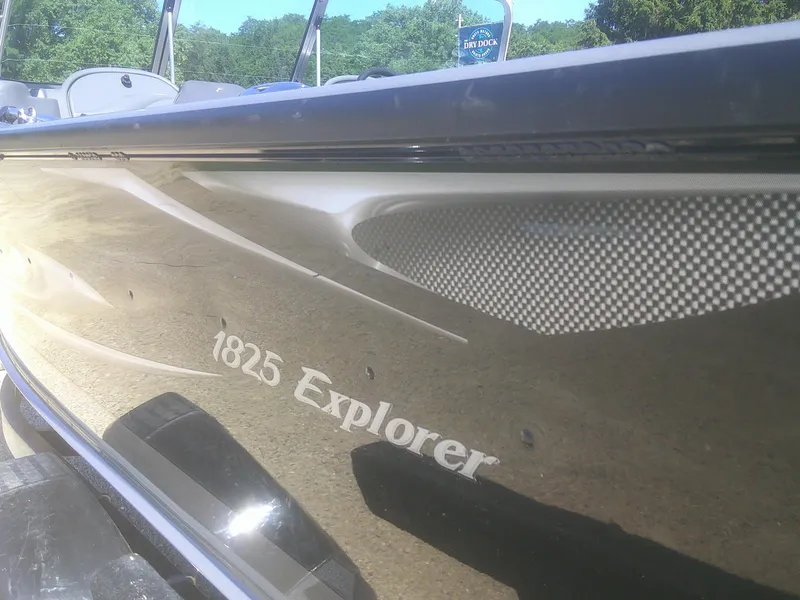 Slide: The Image of Lund 1825 Explorer Sport 2011 - 20