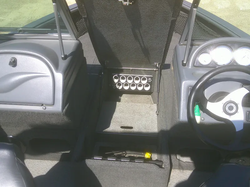 Slide: The Image of Lund 1825 Explorer Sport 2011 - 6