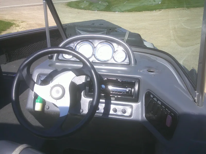 Slide: The Image of Lund 1825 Explorer Sport 2011 - 8