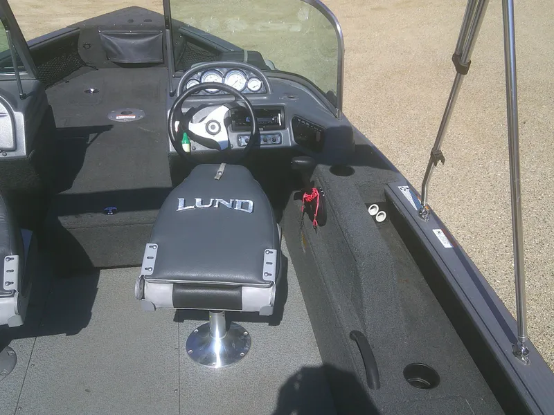 Slide: The Image of Lund 1825 Explorer Sport 2011 - 9