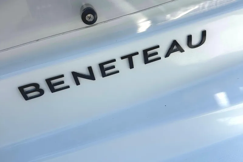 Slide: The Image of Beneteau Flyer 8 SUNdeck 2022 logo on white surface. - 19