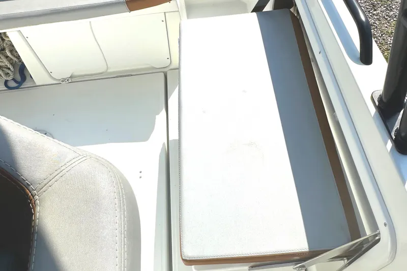 Slide: The Image of Interior view of 2022 Beneteau Flyer 8 SUNdeck boat seating area. - 35