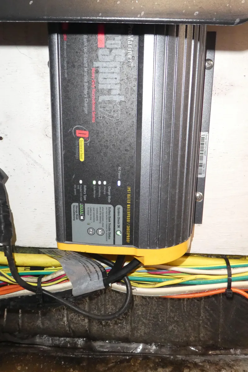 Slide: The Image of Battery charger in a 2002 Maxum 3100 SCR boat with colorful wiring. - 35