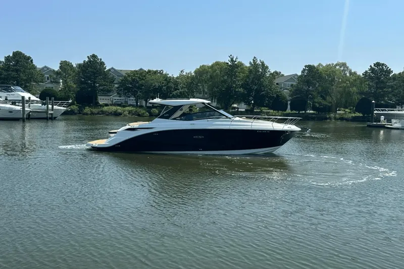 Slide: The Image of Sea Ray Sundancer 320 2023 - 1