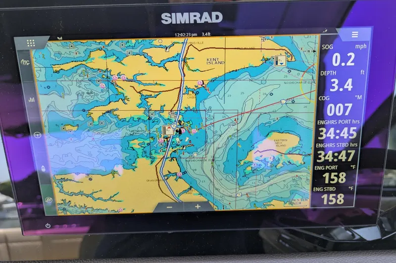 Slide: The Image of Sea Ray Sundancer 320 2023 - 10