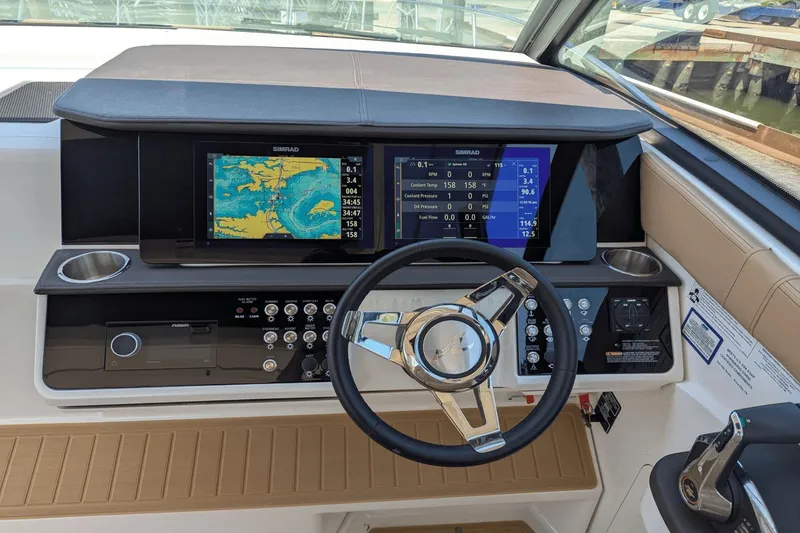 Slide: The Image of Sea Ray Sundancer 320 2023 - 12