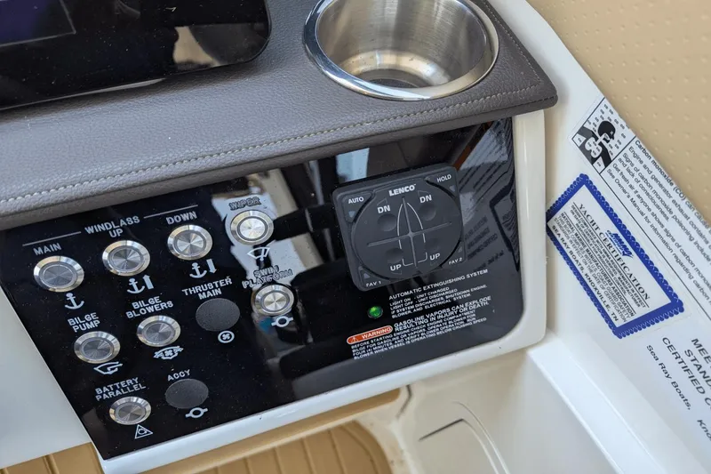 Slide: The Image of Sea Ray Sundancer 320 2023 - 14