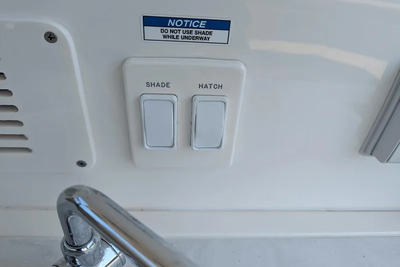 Slide: The Image of Sea Ray Sundancer 320 2023 - 19