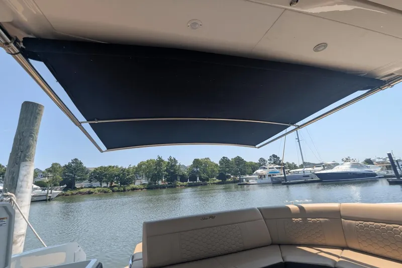 Slide: The Image of Sea Ray Sundancer 320 2023 - 24