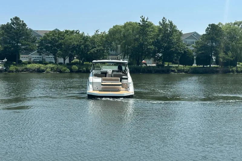 Slide: The Image of Sea Ray Sundancer 320 2023 - 3