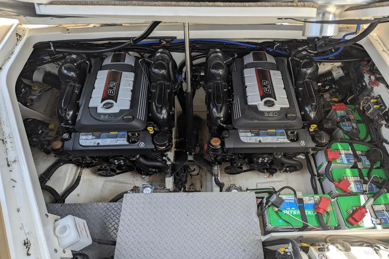 Slide: The Image of Sea Ray Sundancer 320 2023 - 39