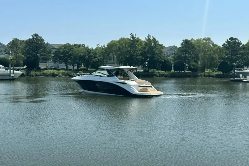Slide: The Image of Sea Ray Sundancer 320 2023 - 4