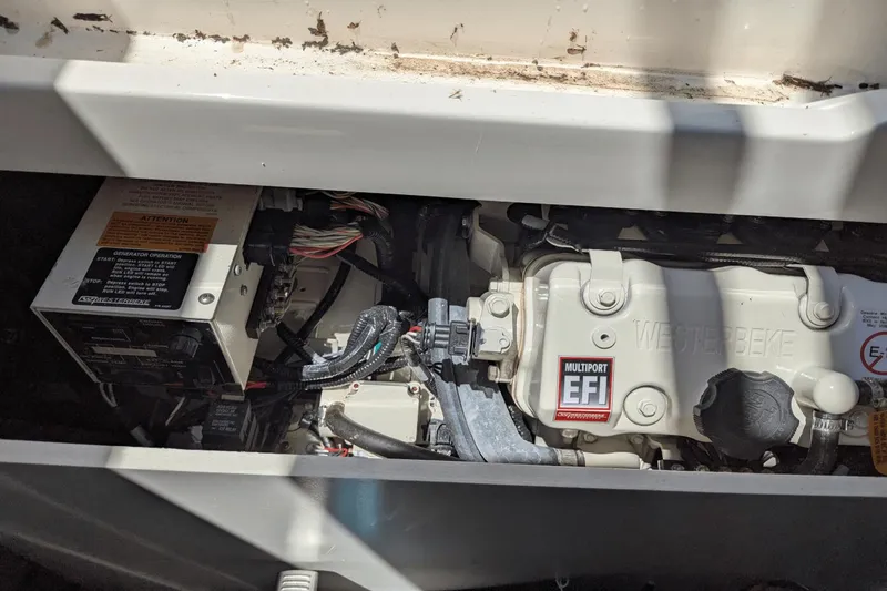 Slide: The Image of Sea Ray Sundancer 320 2023 - 41