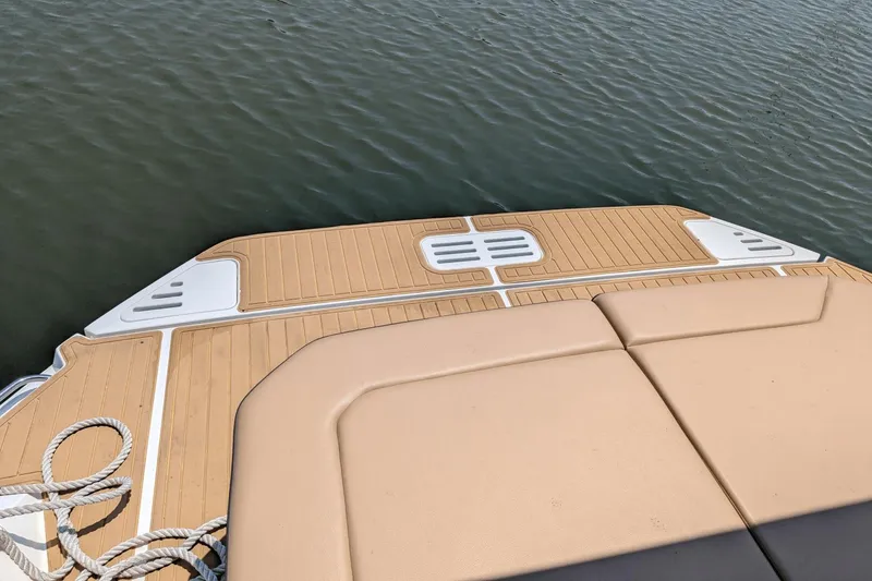 Slide: The Image of Sea Ray Sundancer 320 2023 - 42