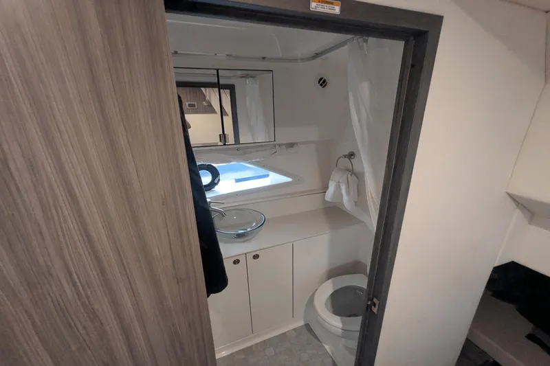 Slide: The Image of Sea Ray Sundancer 320 2023 - 49