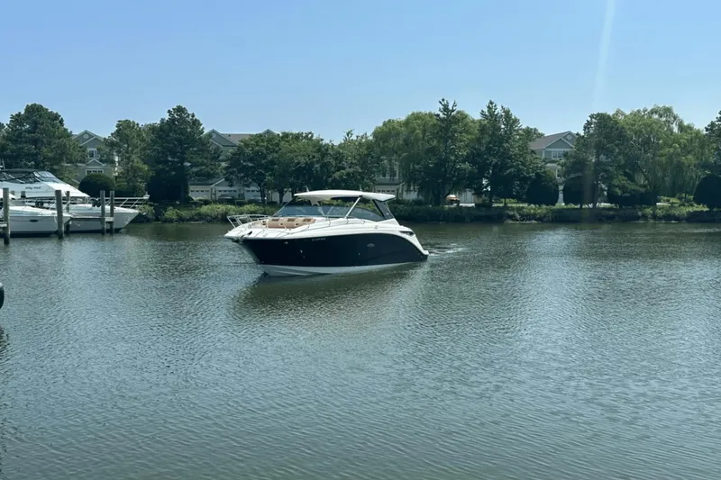 Slide: The Image of Sea Ray Sundancer 320 2023 - 6