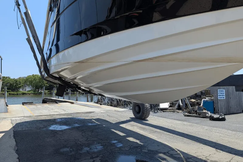 Slide: The Image of Sea Ray Sundancer 320 2023 - 60