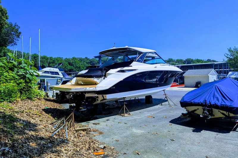 Slide: The Image of Sea Ray Sundancer 320 2023 - 62