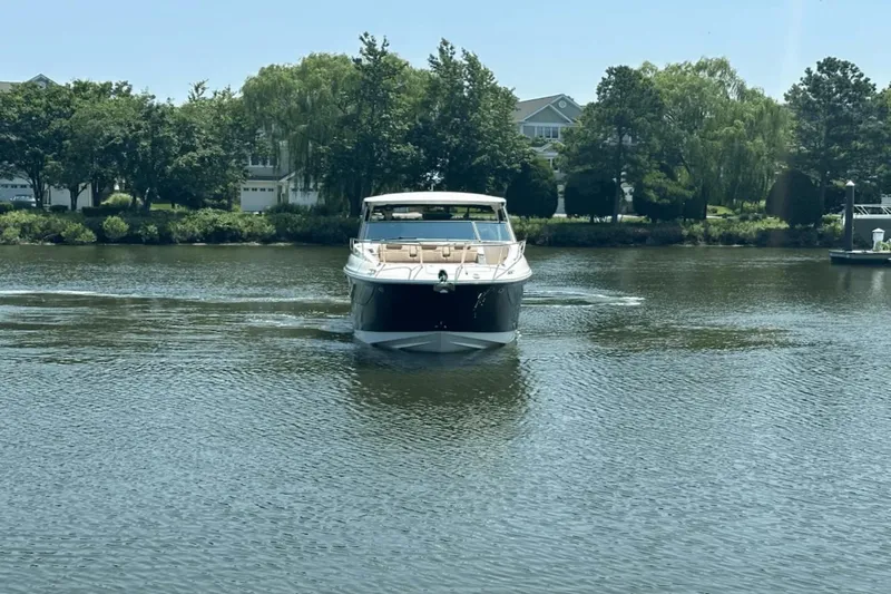 Slide: The Image of Sea Ray Sundancer 320 2023 - 7