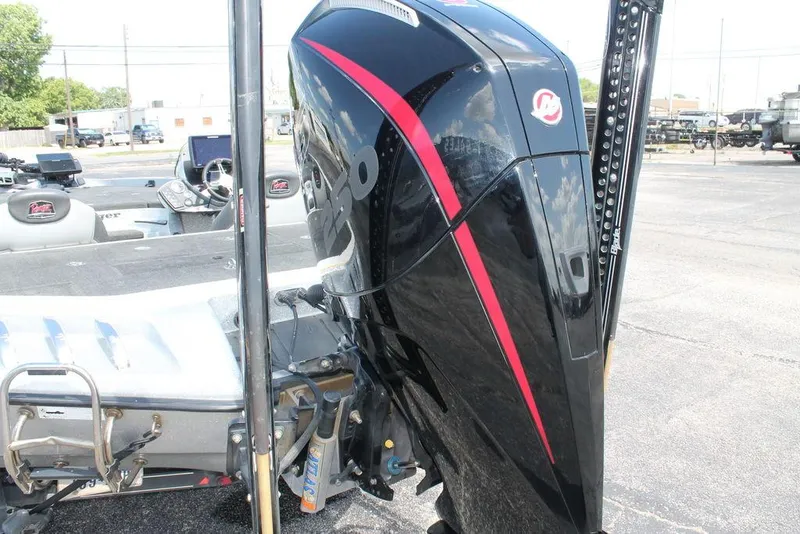 Slide: The Image of 2017 Ranger Z520C boat with powerful black and red outboard motor. - 5